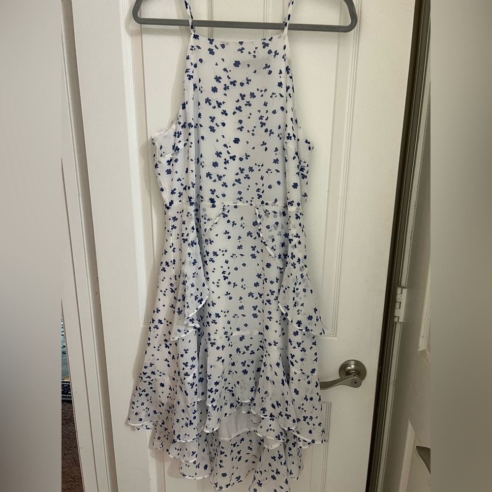 💙 4 for $40 💙 Banana Republic White and Blue Floral Apron tiered ruffle sundress